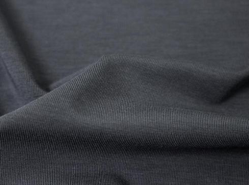 Jerseystrikk i polyesterlin: En perfekt blanding av komfort, stil og holdbarhet